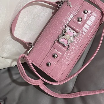 Чанти за Жени Sanrio Y2K Наплечная Чанта С Нитове Сладко Hello Kitty Messenger Bag Mini Flap Малка Квадратна Чанта, портмоне и чанта