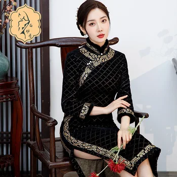 Зимата рокля за подиум в китайски стил с висока яка 2023, дълга черна рокля ципао с кожа яка, съвременен китайски рокля