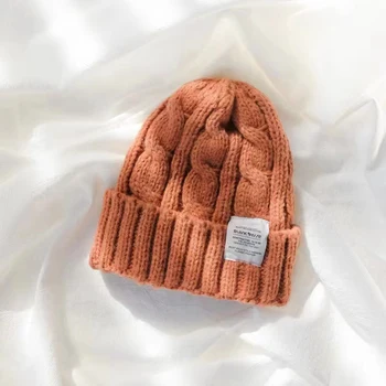 Дамски вълнена шапка със защитата на ушите в ретро стил, вязаная шапка с крученым дрямка, топло удебелена Универсална Есенно-зимна шапка 5